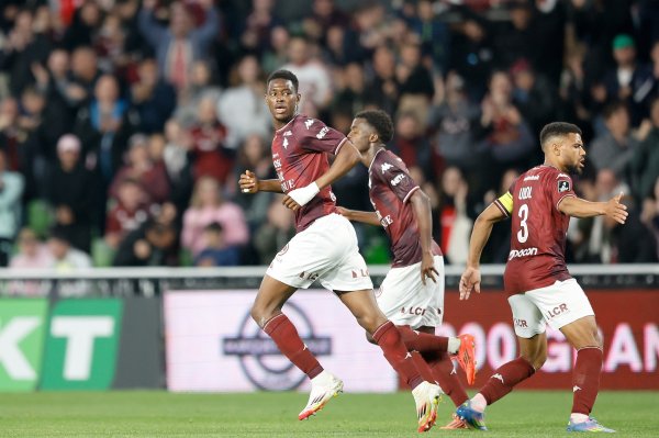 Hoarding little monsters? Reporter: Manchester City admires Metz s forward Guère, who was born in 2006