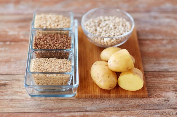 Is it a sin to eat carbohydrates for high blood pressure? Research indicates that 7 types of carbohydrates help lower blood pressure, and bananas and swallows are included in the list.