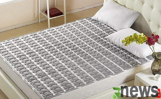 How should tatami mattresses be maintained and cleaned?