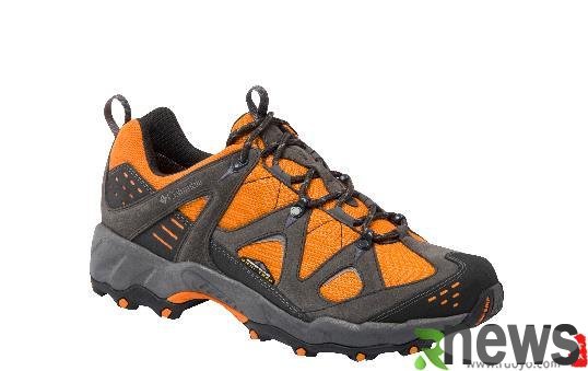 Cleaning and maintaining hiking shoes