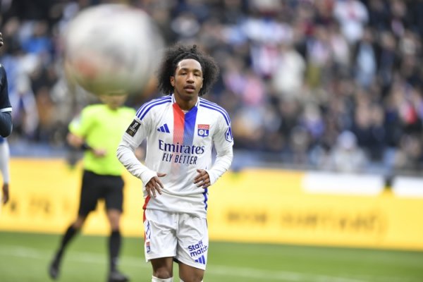 Skira: Chelsea is interested in Lyon winger Forfana, Liverpool also regards him as Chiesa s replacement