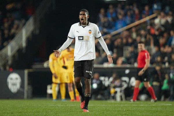 TA: Arsenal is negotiating to sign Moscarat, hoping he can grow into a starting-level central defender