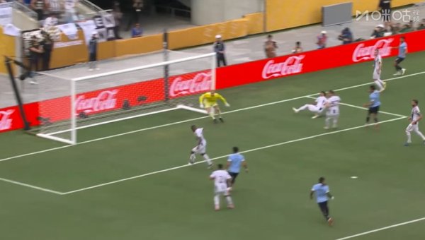 Li Dashu! Kalulu scored the ball into his own goal without anyone pressing him