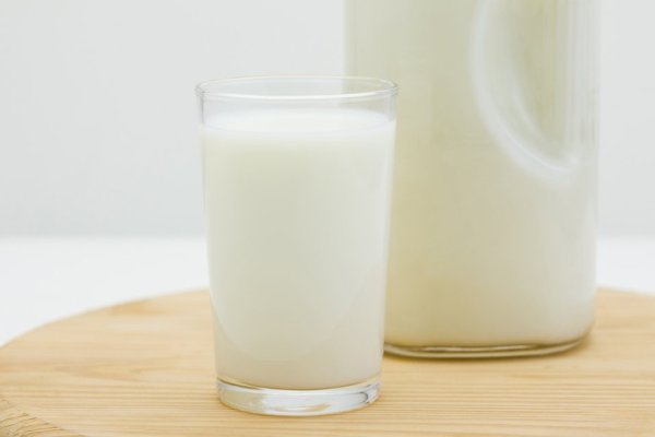 Which milk is more healthy and nutritious, is full-fat, low-fat, and fat-free? The professor tells you the truth