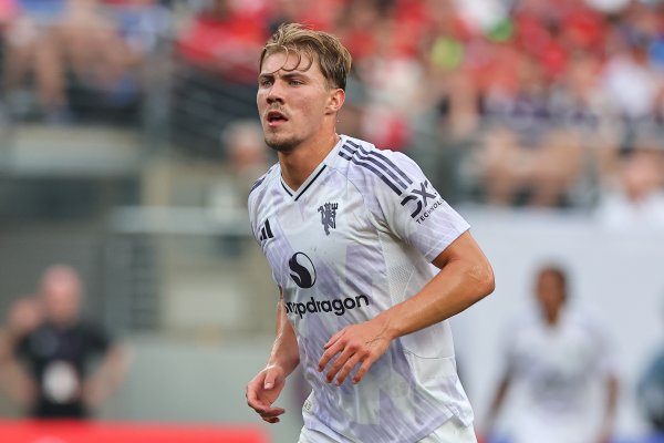 ESPN: Naples talks with Manchester United about Hoylen s loan matters, and the agreement is expected to include buyout terms