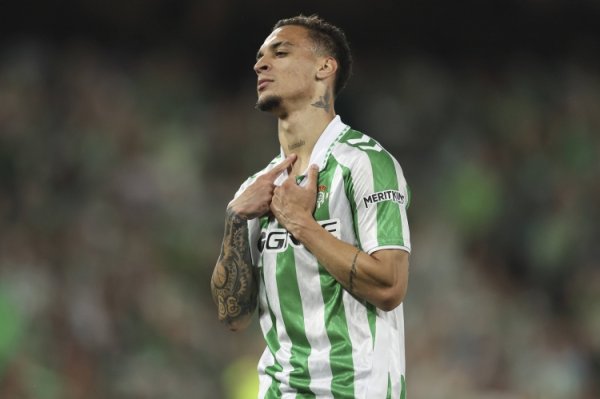 Reporter: Manchester United hopes that Betis will withdraw Anthony s offer is just a negotiation strategy, and the other party requests a price cut